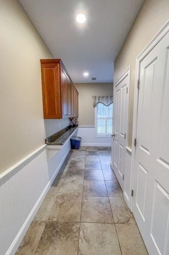 2 Camelot Dr, Worcester MA 01602-1318 exterior