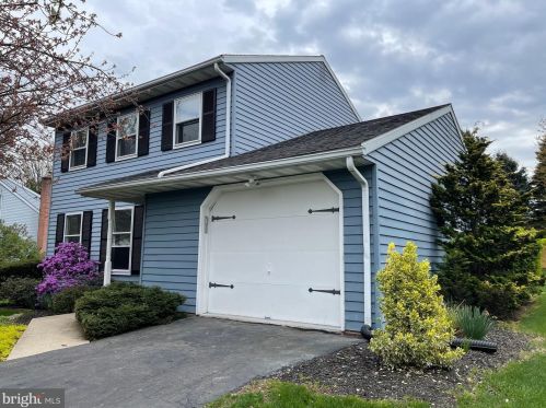 2287 Bob White Ln, Lancaster, PA 17601-2855