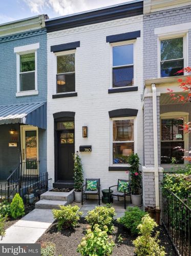 780 Lamont St, Washington DC  20010-1527 exterior