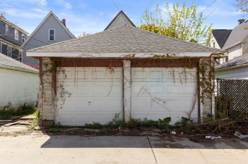 2444 Booth St, Milwaukee WI 53212-2931 exterior