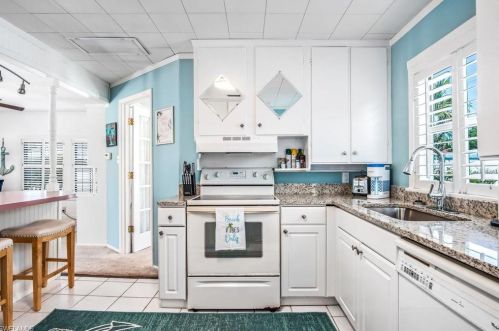 1012 Rdg St, Naples FL 34103-4223 exterior