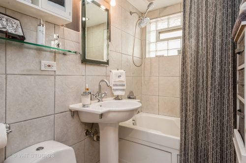 6283 Cicero Ave, Chicago IL 60646-4917 exterior