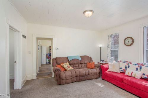 708 Coit Ave, Grand Rapids MI 49503-2737 exterior