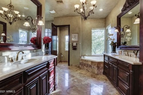 13841 Cyn Dr, Phoenix AZ 85016-2403 exterior