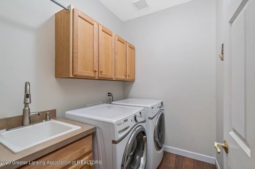 13235 Speckledwood Dr, Dewitt MI  48820-8166 exterior