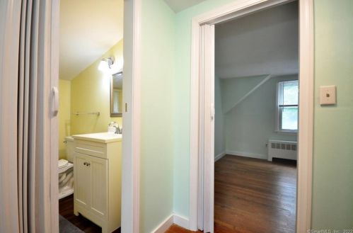 913 Plymouth St, Windsor CT 06095-3713 exterior