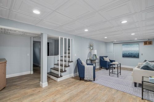 4 Mount Ave, Providence RI  02906-3410 exterior