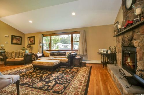 6 Cason Dr, Commack NY 11725-1909 exterior