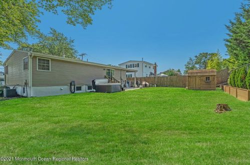 1 Fleetwood Dr, Hazlet, NJ 07730-2308