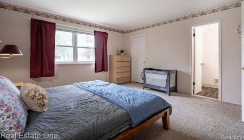 943 Kirts Blvd, Troy MI 48084-4837 exterior