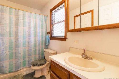 21 Susan Cir, Enfield CT 06082-5767 exterior