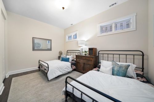 1725 Winchester Ave, Chicago IL 60622-1393 exterior