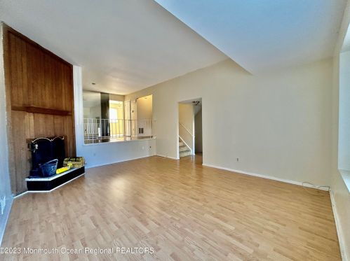 271 Clubhouse Dr, Middletown NJ 07748-1340 exterior