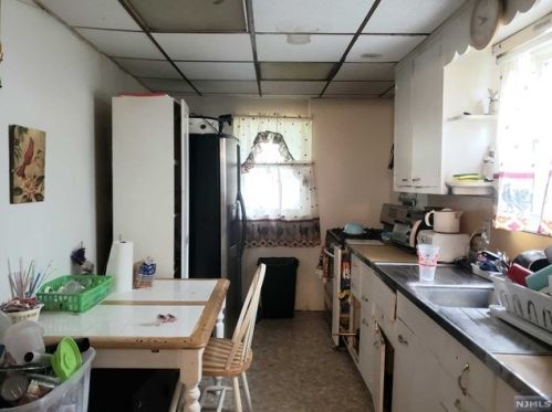 1290 Beaumont Ave, Teaneck NJ 07666-4901 exterior