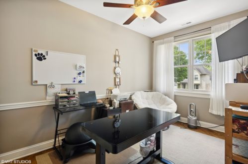 695 Mitchell Ave, Elmhurst IL 60126-4855 exterior