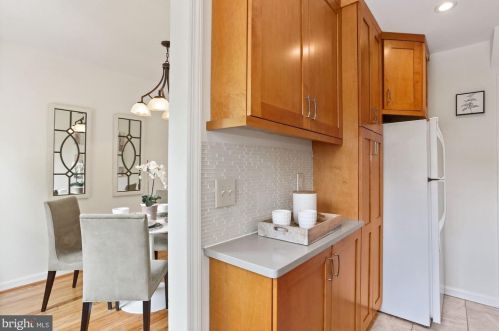 18 Masonic Vw Ave, Alexandria VA 22301-2204 exterior