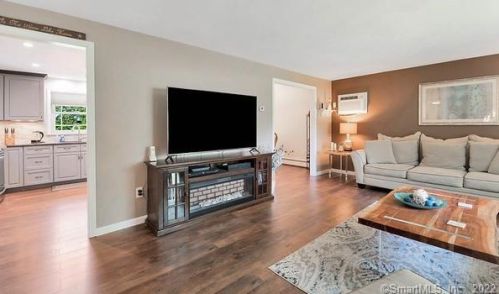 54 Kibbe Rd, Ellington CT 06029-2511 exterior