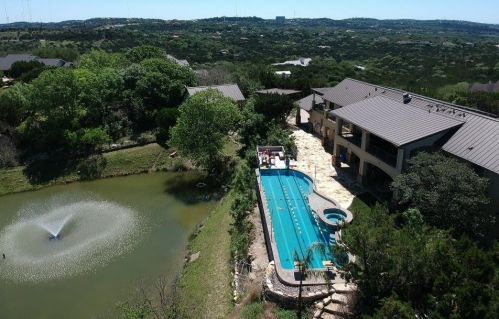 610 Crystal Crk Dr, Austin TX 78746-4728 exterior