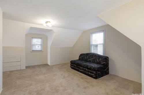 136 Berry St, Valley Stream NY 11580-3430 exterior