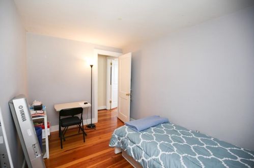 76 Kay Blvd, Middletown RI 02840-2318 exterior