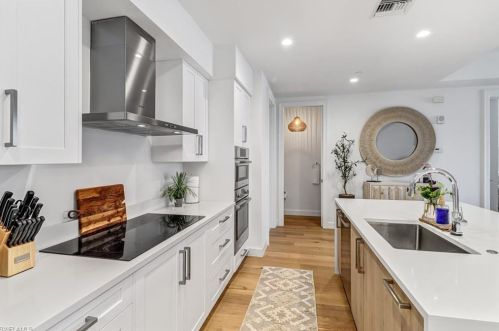 1115 Central Ave, Naples FL 34102-0062 exterior