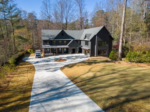 5666 Long Island Dr, Atlanta GA  30327-4842 exterior