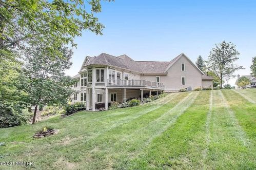 642 Chancellor Dr, Wyoming MI 49418 exterior