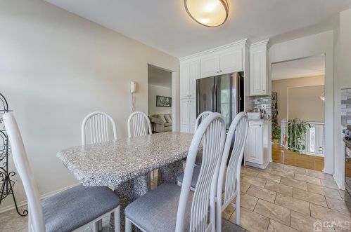 1 Charles Ct, Edison NJ 08820-2818 exterior