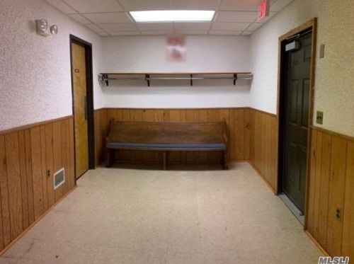 153 Cambridge St, Valley Stream NY  11581-2626 exterior