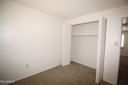 2202 73 Ave, Phoenix AZ 85033-1325 exterior