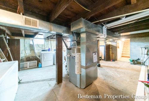 1631 Huizenga St, Meskegon MI  49442-5939 exterior