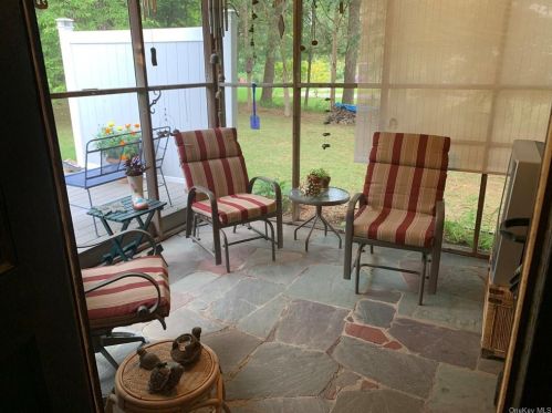 18 Pleasant Vw Rd, Poughkeepsie NY 12603-1420 exterior