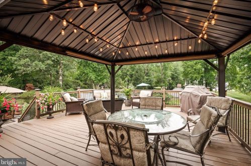 50 Crestwood Dr, Trenton NJ 08690-1938 exterior