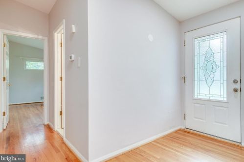 6525 Byrnes Dr, Mc Lean VA  22101-5227 exterior