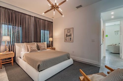 1249 Rordon Ave, Naples FL 34103-4518 exterior