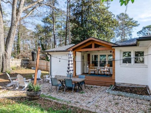 615 Kennolia Dr, Atlanta GA 30310-2364 exterior