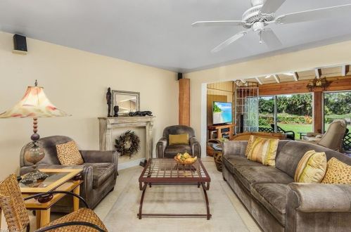 2633 Longboat Dr, Naples FL 34104-3382 exterior