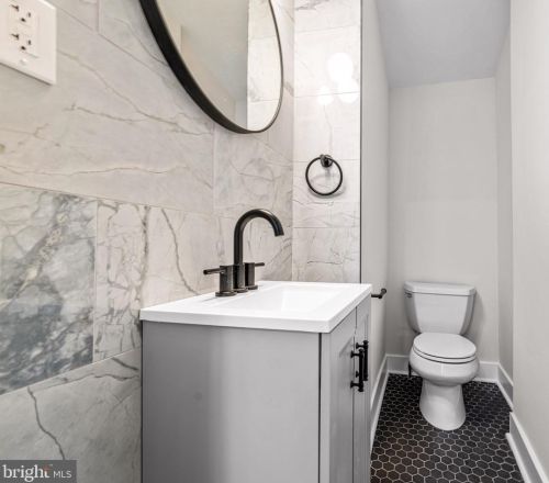 831 Greenwich St, Philadelphia PA 19147-6409 exterior