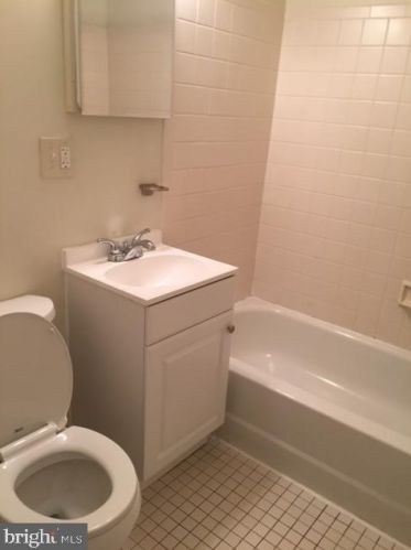 788 2nd St, Philadelphia PA 19122-2602 exterior