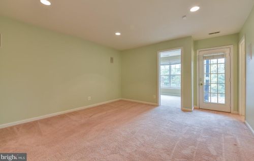 6340 Walking Ln, Alexandria VA  22312-3917 exterior