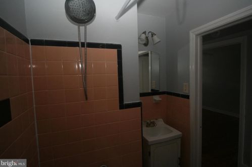 5811 Bustleton Ave, Philadelphia PA  19149-3405 exterior