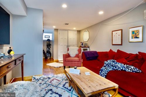 807 Leithgow St, Philadelphia PA 19123-1440 exterior