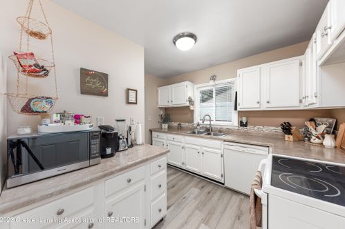 5580 Cade St, Haslett MI 48840-8407 exterior