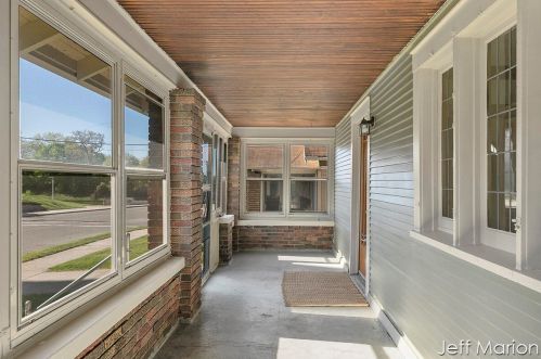 615 Diamond Ave, Grand Rapids MI 49503-1845 exterior