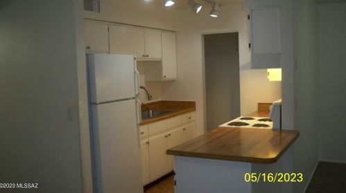 384 Calle Arizona, Tucson AZ  85705-2864 exterior