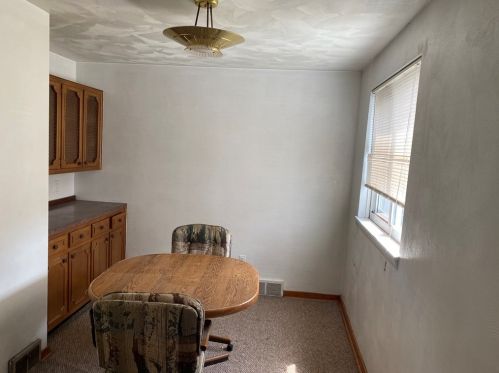 5704 Hampton St, Pittsburgh PA 15206-1618 exterior