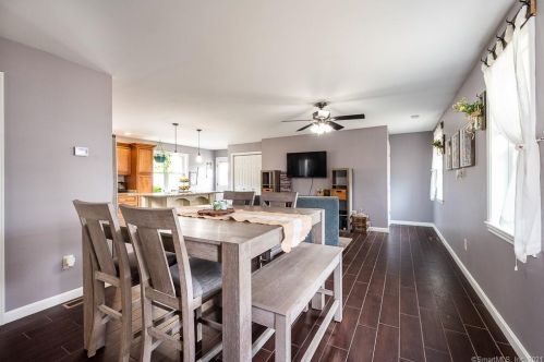 334 Maple Ave, Uncasville CT 06382-2018 exterior