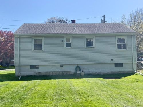 17 Arbor Dr, Norwalk CT 06854-3407 exterior