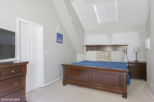 1828 Barry Ave, Chicago IL 60657-2042 exterior