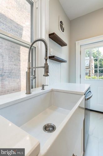 5132 12 St, Philadelphia PA 19123-1103 exterior